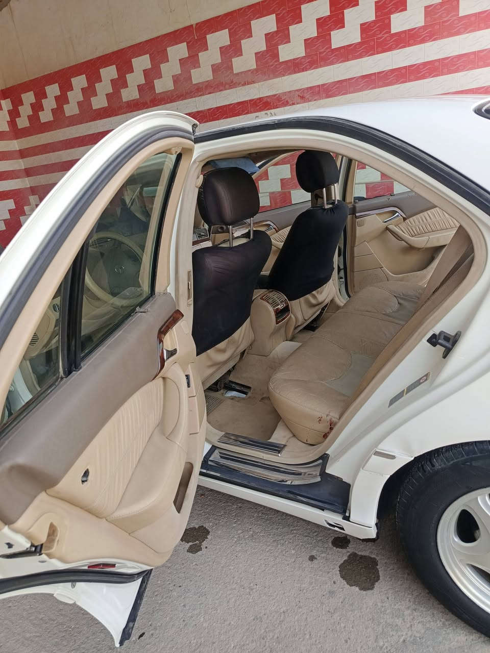 مرسدس غواص موديل ٢٠٠١
S350
وارد خليجي
مكفوله من الضربة والصبغ 
 بيها قطعتين رش 
رقم ذي قار الانكليزي الجديد وبسمي
محورها دبل
جاهزه من كل شي 
السعر 110ورقة  قفل
 مكان السياره ناصرية
***********
او واتساب
