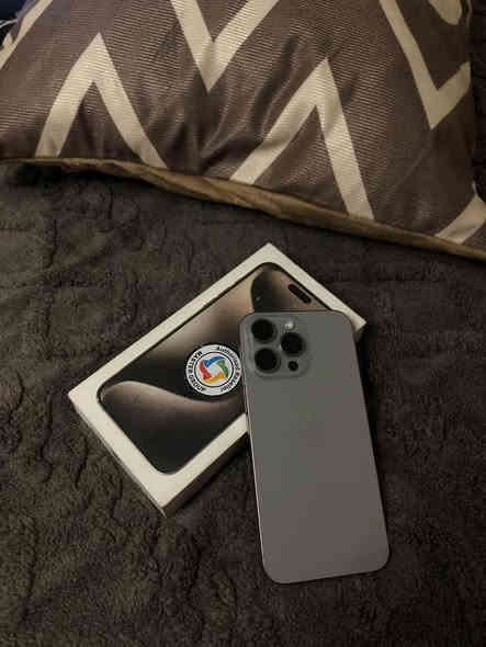 15 برو ماس  ذاكره 256 بطاريه 100 جهاز نضيف مال بيت سعر مليون وربع قفل قفل***********  ماكو خاص تصل بس
