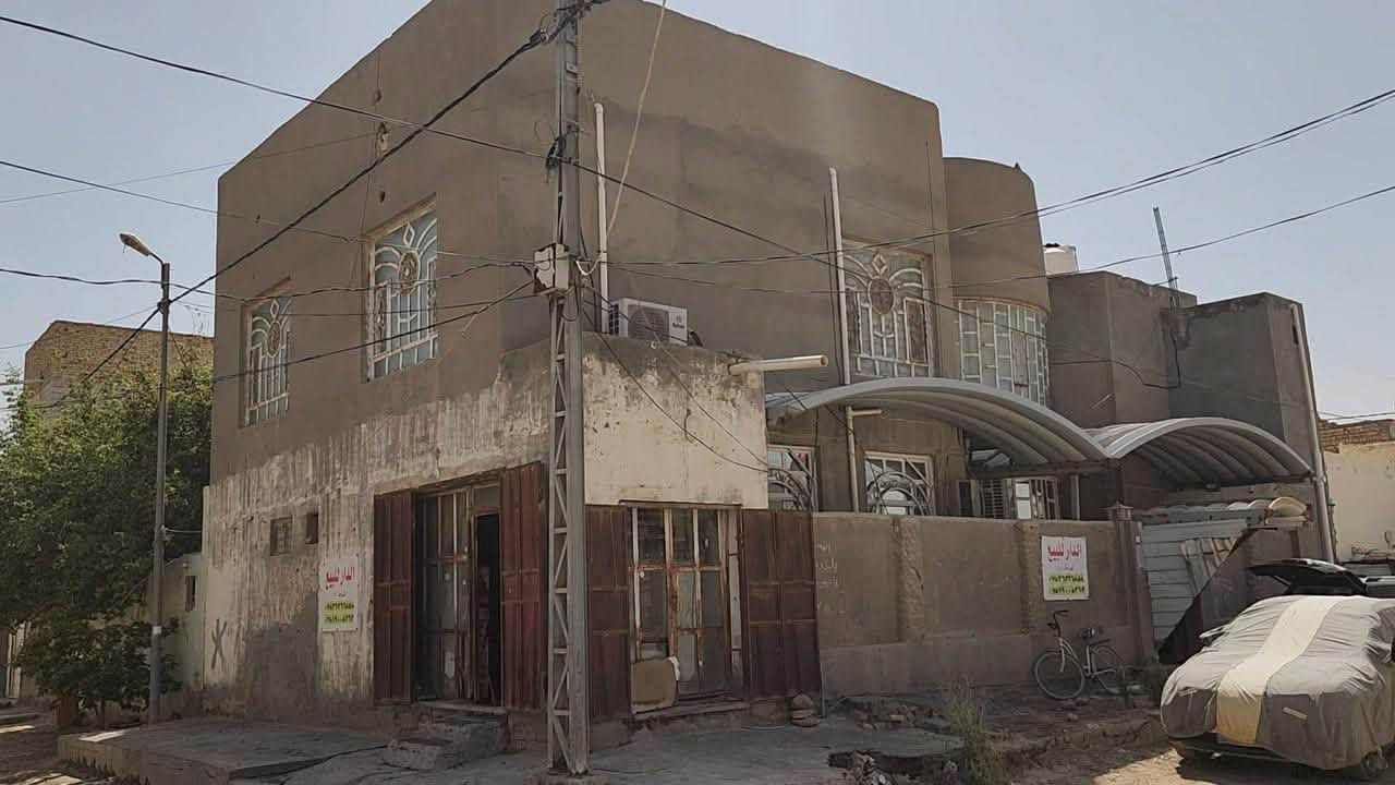 عقار  ركن للبيع  الجمهوري شارع ام حميد 
المساحة  ١٧٠  م  التفاصيل في الصور منشورة
  للأستفسار الاتصال على الرقم     ‭***********

أو زيارة مكتب الديار حي النهضة قرب شارع الضمان الاجتماعي
