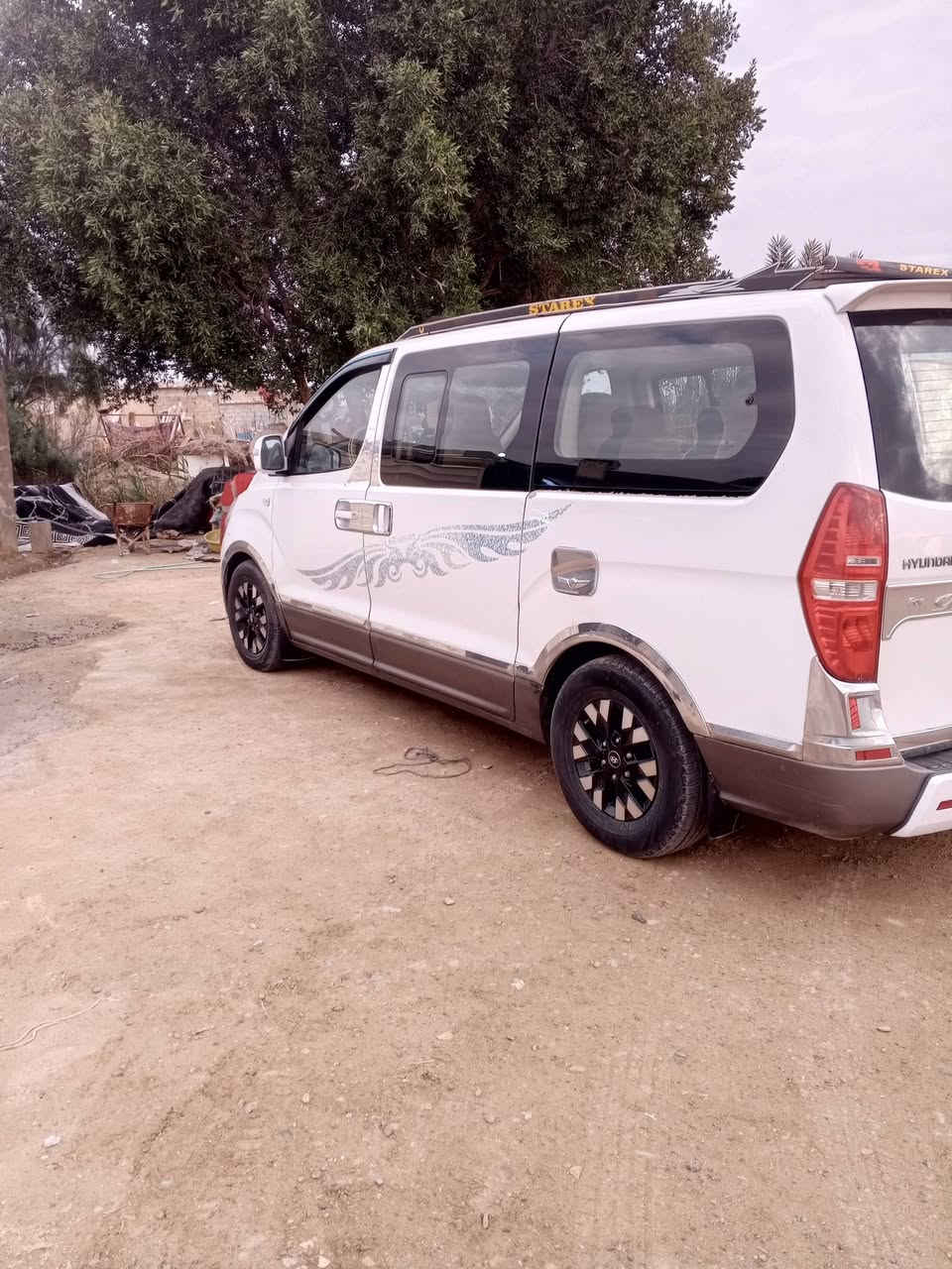 ستاركس للبيع موديل 2015 مفتوح محور مسكر كير اوتماتيك رقم انكليزي مشروع وطني سنويه لل 2027. بسمي تحويل. ثاني يوم سياره جاهزه السعر.  175 وبيها مجال مكان السياره العمارة قضاء علي 
 ***********
