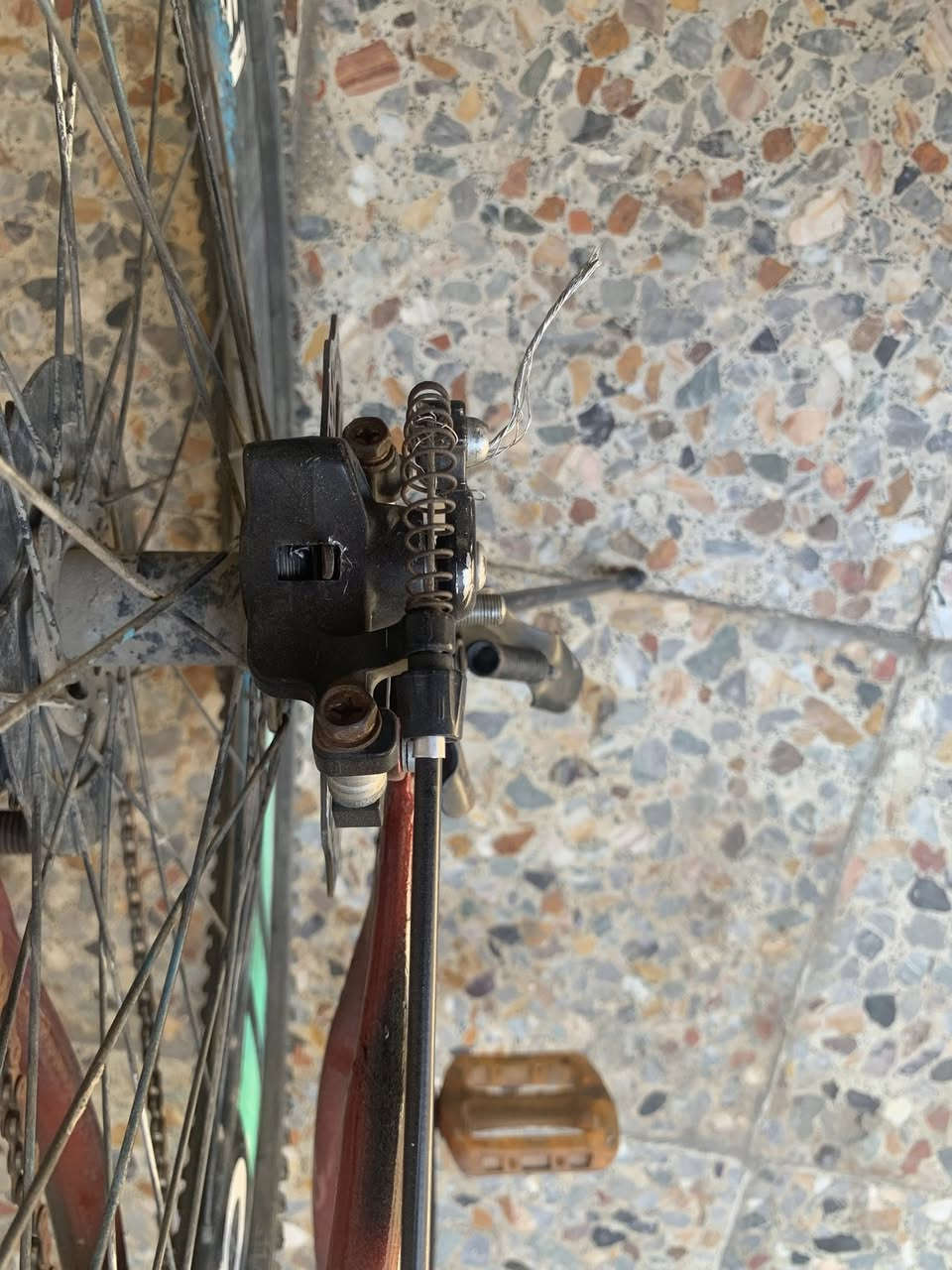السلام عليكم باسكل جبلي حجم 26نظيف بس شغله وحده او هي الدسك مااعرف شبي ام البقيه كلشي مابي تجي تجرب يله تاخذه مصبوغ صبغ  سلس بل حركه السعر ب70او بي مجال قليل الرقم ***********
