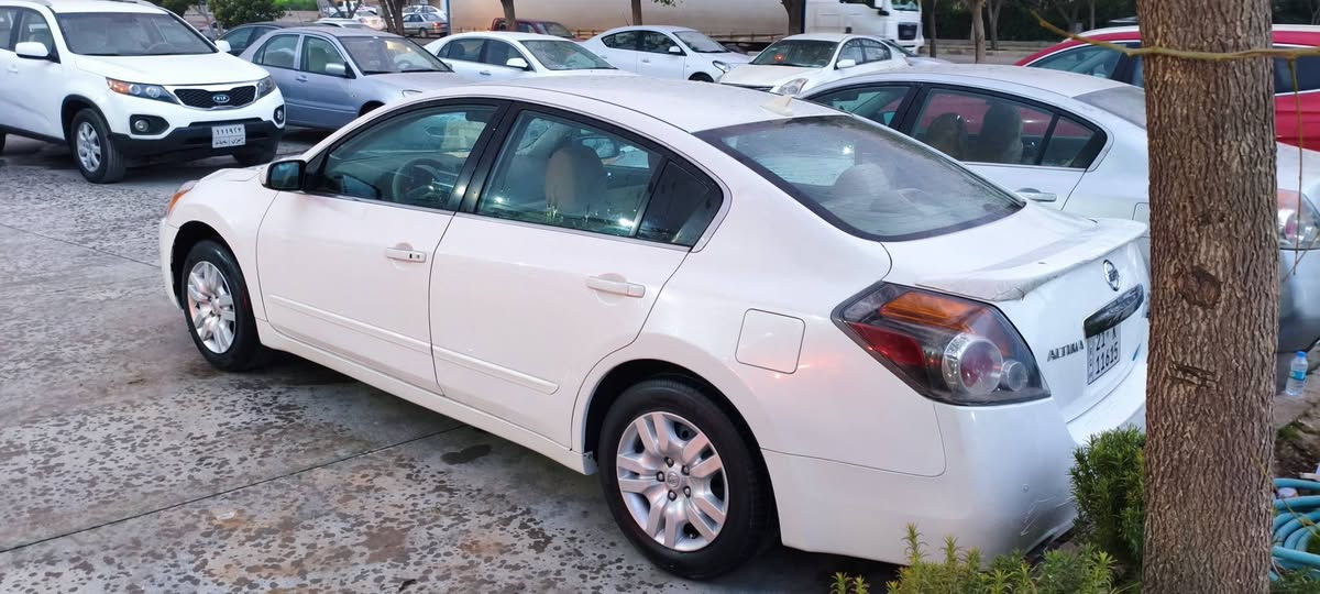 التيما 2012 خليجي
شبر صبغ باب سكن و بعد مكفول 
گير محرك ب شرط 
سنوية رقم جديد طاير صدر كلش جديد 
سعر كلششش مناسب 
اذا شراي خابر 
مكان كلار 
***********
