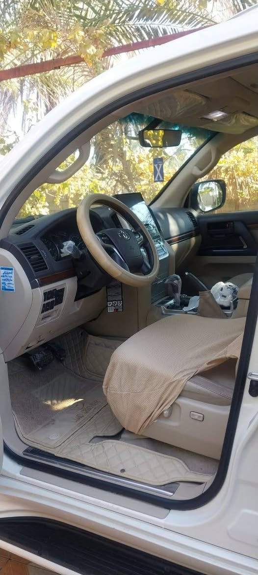 لاندكروزر 2018 فول موصفات مكفول من اي ضربه السعر  530$ لستفسار ***********
