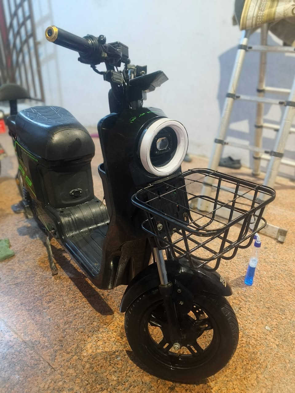 سلام عليكم بيسكلال شحن🔋⚡R9 للبيع ملف 2000 5بطاريات بي نضام بك (R) ونضام البارك (P)  4 سرع سرعه الحيقيه 60 موديل 2025  بصمتين وسويجين بيسكل جديد موقع كربلاء المجتبى سعرخاص او تواصل على واتساب(***********) (متشتري لا تخابر ولاتتواصل)
