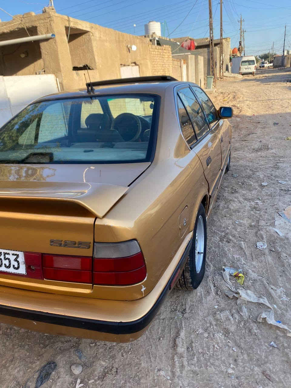 BMWمسكر 
للبيع موديل 91
محرك مسكر  
كير اوتوماتيك
فول مواصفات 
سيارة مكفولة من الضربة 
صبغ عام لجمالية فقط 
كير و محرك مكفولة 
طخم تايرات جديد
كشن جلد 
كشن كهربائي  
4 جام كهرباء
فتحه
صدر خلفي امامي جديد 
كهربائيات كلهه شغله 
سيارة حيل نضيفه 
السعر 57وبيه مجال 
***********  بغداد المحموديه
