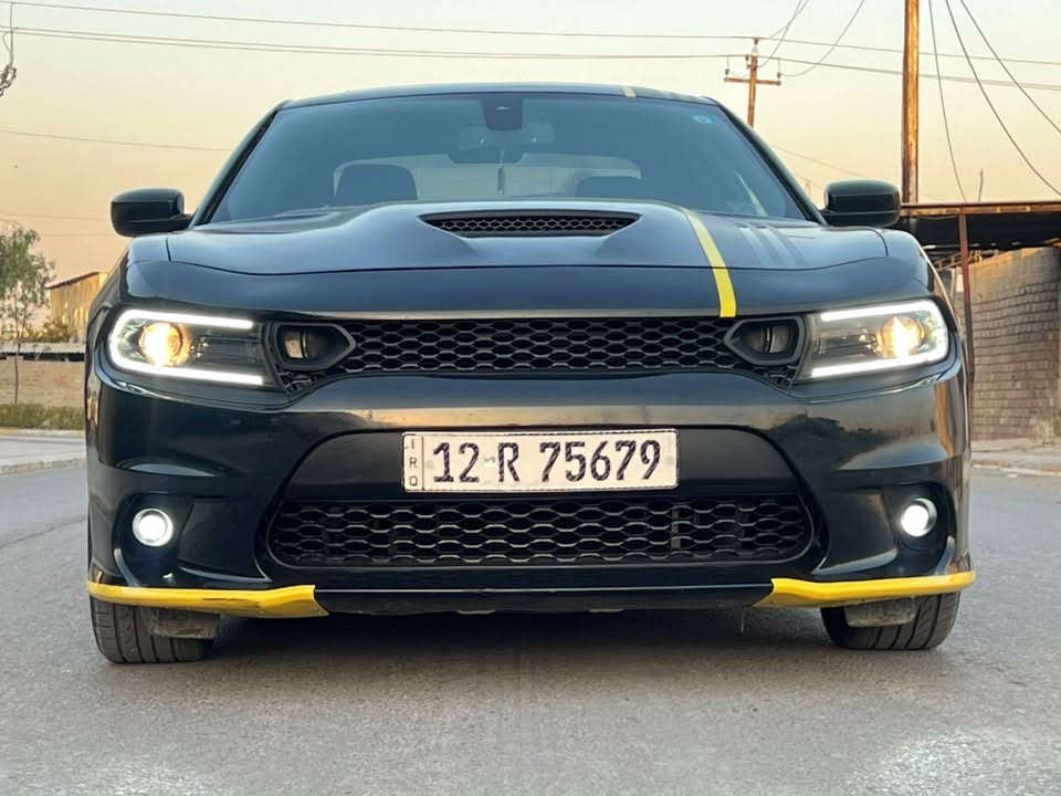 جارجر موديل 2023 Rt
امريكي بيها جاملغ وبوند صبغ وشاصي اليسار 
وقبغ صندوق مبدل نفس اللون 
موصفات 
فول فتحه سقف 
ويل كروم 
تشغيل عن بعد 
وبيها جثير موصفات معروفه 
ماشية ٣٨ ميل
السياره راجعه شركه شرط مصروف عليها حيل 
طخم داير جديد 
رقم نينوى موقعها نينوى
سعرها ١٨٦ وبيها مجال 
الشراي يتصل
***********
