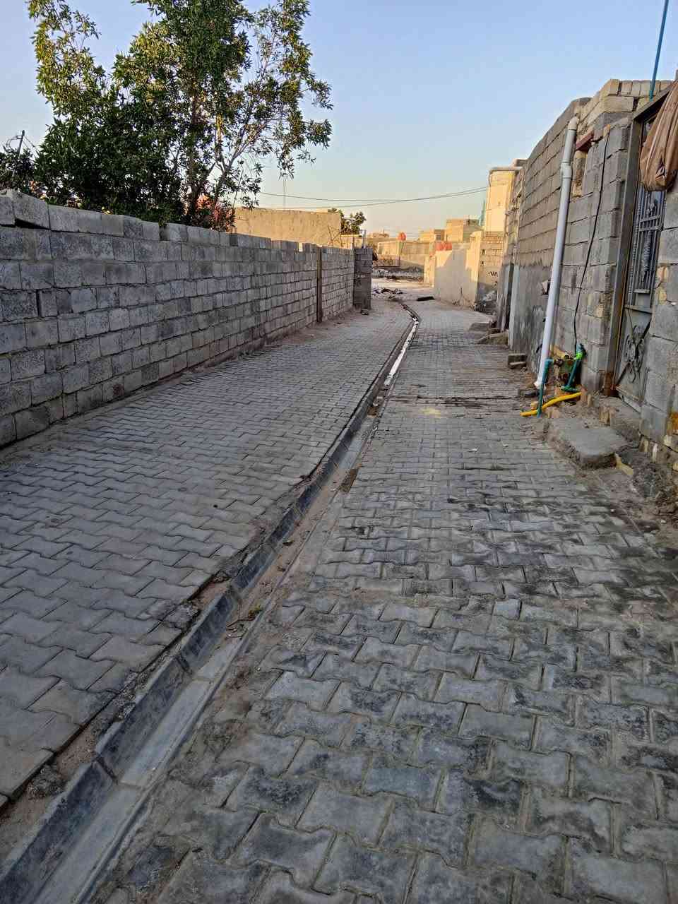 قطعة أرض للبيع فقط مسيجه مساحته 300 وباقي المساحات موضحه في الرسم

مكان القطعه سماوة في منطقة أم الهوش قرب مستشفى الاطفال 

الخدمات الموجودة جديده وكامله / مياه . ومجاري . وكهرباء . وضوئي . ومقرنص . وتبليط بعد عنه 5 أمتار  

القياسات / واجهيه 25 / ضهر 15 / وباقي القياسات موضحه بل رسم 

السعر 16 وبيه مجال 

الرقم *********** واتساب
