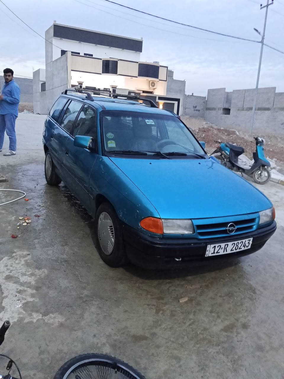 أوبل استرا ستيشن حجم 16 بسمي شرط الوكاله والتحويل بيها اثر بخار سنويه وهزه جديد اربع تواير جدد سياره نضيفه مال جناي بدون صبغ بس السقف مطوز اثر تقحيل سياره حلوه ونضيفه   للاستفسار ***********
