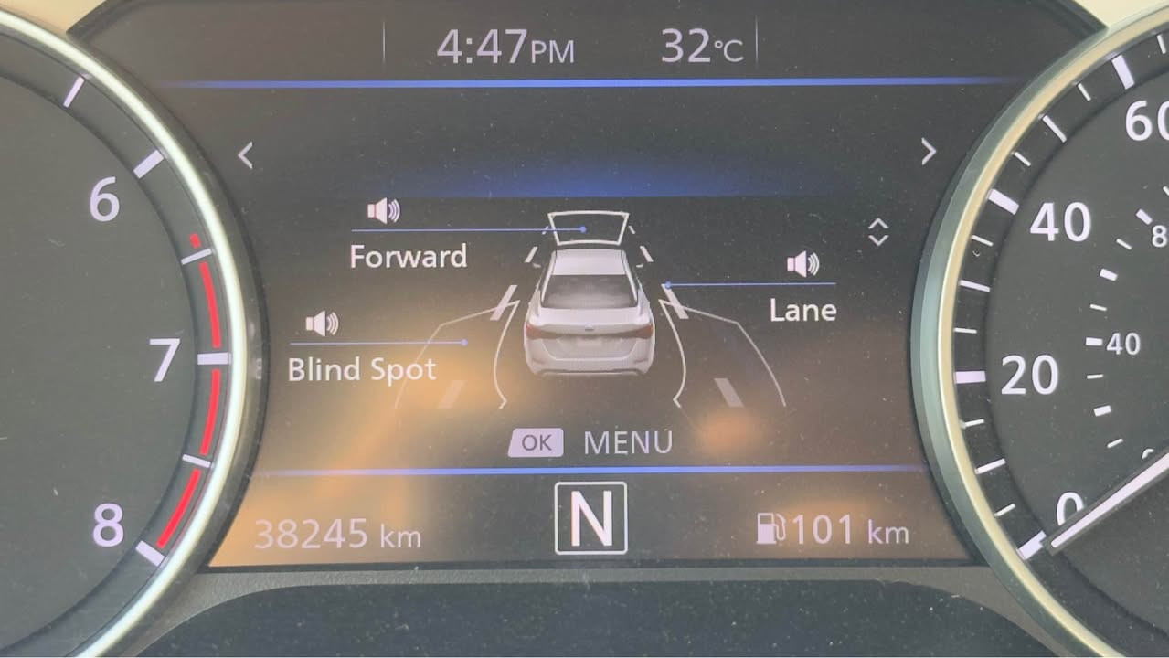 nissan sentra 2023 SR 
نيسان سنترا 2023 فئة SR 
📍فول موصفات 
📍رادار امامي
📍رادار خلفي
📍حساسات امامية و خلفية
📍نقط عمياء 
📍مثبت سرعة 
📍تنبيه الخروج عن المسار
📍نظام سماعات bose
📍خمس كامرات 🔥
📍فتحة سقف 
📍كشنات هيتر🔥 
📍ستيرن هيتر🔥
📍كشنات جلد 
📍ويل ١٨ 
📍لايت زينون رياضي 💎
📍 بصمة 
📍شاشة carplay 
السيارة ماشية ٣٨ الف km ⏫⏫
حادث السيارة موجود بالصور ضررها كلش خفيففف🔥
كير و محرك شرط 🔥
سعر بالخاص ☎️ موصل, نينوى


**إذا كنت صاحب هذا الإعلان وتريد حذفه لأي سبب، رجاءا أرسل رسالة إلى الدعم الفني**