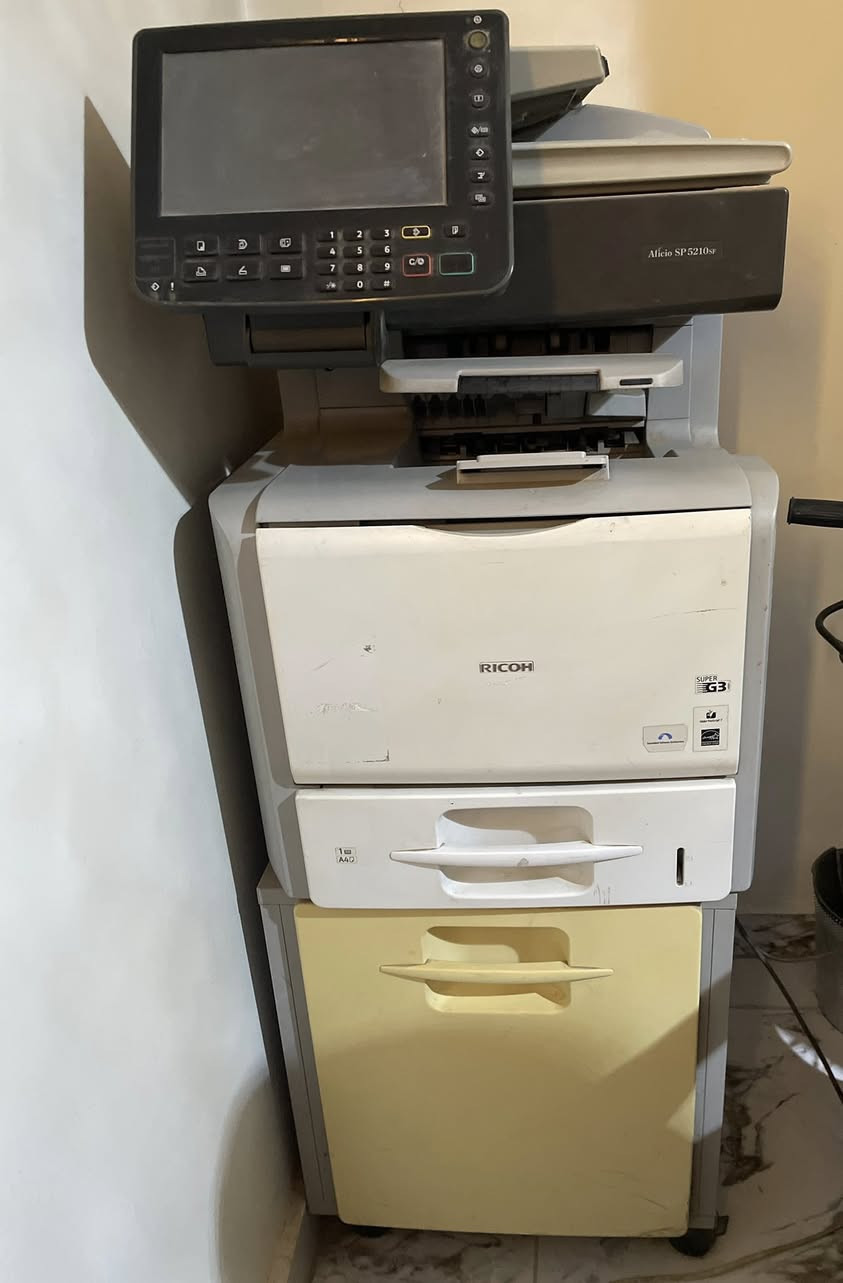 للبيع  ماكينة تصوير ريكو 5210 أبيض وأسود
- *سرعة الطباعة:* 52 صفحة في الدقيقة
- *دقة الطباعة:* 1200 × 1200 نقطة في البوصة
- *سعة الورق:* 1100 ورقة
- *الوظائف:* طباعة، تصوير، ماسح ضوئي
- *نوع الطباعة:* أبيض وأسود
- *التكنولوجيا:* ليزر
- *الوزن:* حوالي 97 كجم
- *الأبعاد:* 585 × 645 × 1090 مم

ماكينة تصوير ريكو 5210 أبيض وأسود تعتبر خيار ممتاز للشركات والمؤسسات اللي تحتاج لطباعة وتصوير مستندات بجودة عالية وبسرعة كبيرة.


**إذا كنت صاحب هذا الإعلان وتريد حذفه لأي سبب، رجاءا أرسل رسالة إلى الدعم الفني**