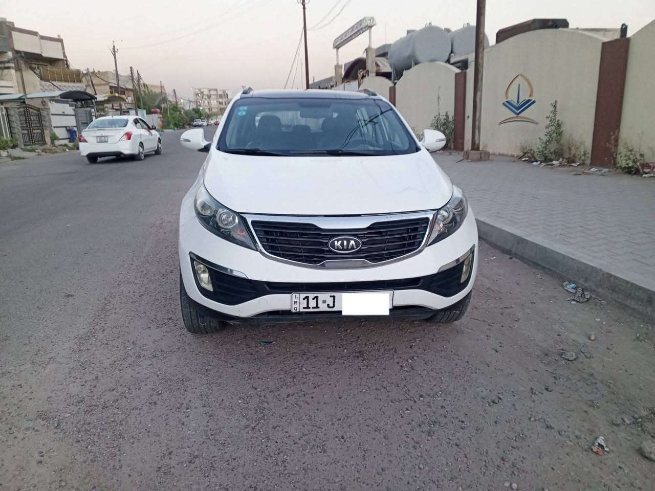 السلام عليكم.للبيع سبورتج خليجي فول مواصفات ما عدا البصمه محرك دوش  بانوراما اشاير بالمري شاشه كبيره مري شفط تحكمات استيرن صدر جديد تخم تاير جديد ارضيه جلد كشنات جلد سياره احلى من الصور جدا نظيفه باسمي مشروع وطني رقم بغداد دولي السعر ب 130 وبيه مجال للشراي ..موبايل ***********.... ملاحظه البيع شرط التحويل باسمك

