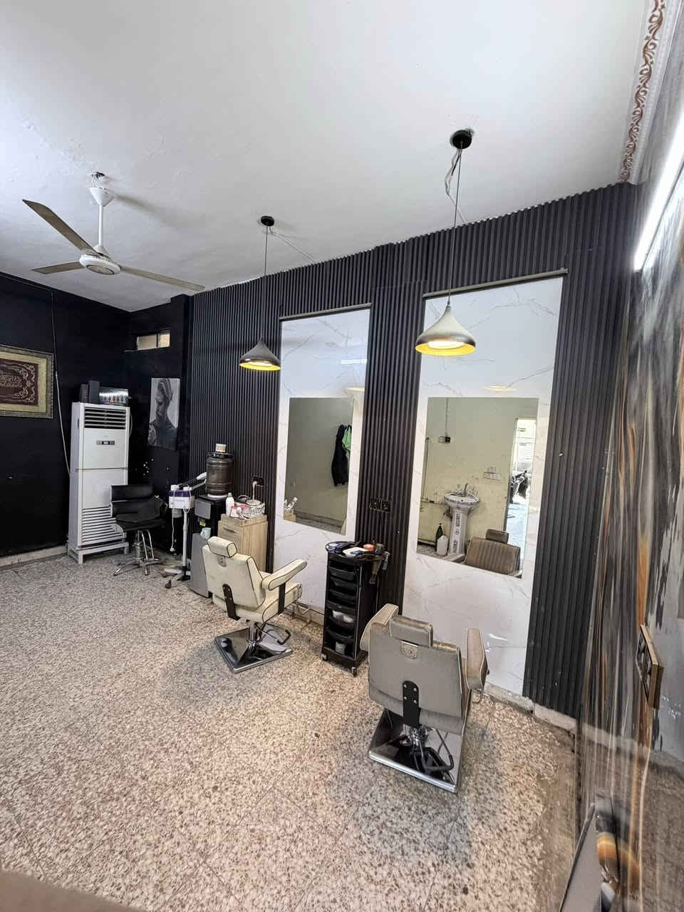 محل حلاقه للبيع بيها 6 حلاقين جاهز من كلشي
إيجاره مناسب بيها سبالت ثنين انفيرتر المحل مناقصه شي 

المحل شغال خير من الله 

بسعر مناسب للاستفسار ***********
