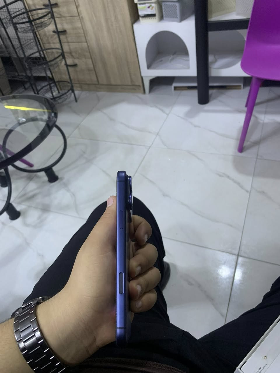 لسلام عليكم 17برو ماكس للبيع ذاكره 256 بطاريه 100مشحون85مره نضيف كلشي ما بي كامل ملحقات ما بي بس الضرر الي بل صوره 
سعره مليون و900بي مجال للشراي
***********
