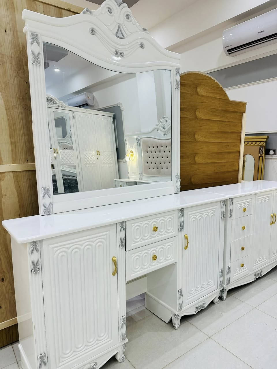 موديل عشتار

شكل جديد 

السعر ٣ ملاين و٤٥٠

ضمن وجبه الدرجه الاولى 

نجاره عراقيه من انتاج شركه الملكه اللاثاث ومفروشات 

تصميم تركي 

الكنتور ٦ باب ملحق 

داخل صاج طبيعي ٤ ملم 

وجه ١٤ ملم cnc

الارضيه بلوك صاج 

ظهر جرجوبه شد براغي 

نرماده شريطه 

عرض الكنتور ٣٣٥ سم 

ارتفاع ٢٦٥ سم 

زاويه ملابس ملحق بارتفاع الكنتور عرض ١٢٠ سم 

جربايه تصميم تركي كومديات مفصوله 

لكشن ٦ ارجل بلاويد اسود 

كل مجرات هذا موديل سلايت سكك حديد 

ميز مرايا دبل باب ودبل مجر 

جزامه ٤ مجرات ودبل باب 

خدمه نقل وشد مجانا الى جميع محافظات 

العنوان الانبار الرمادي زنكورهً مقابيل محطه الهدى مجاور لمركز الشرطة زنكورهً 

للحجز والاستفسار 

***********

***********
