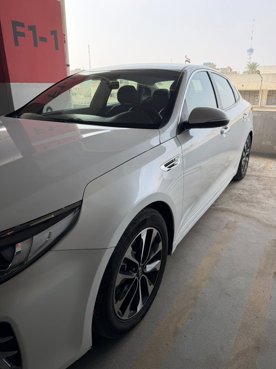 السلام عليكم
اوبتما امريكي 2018 للبيع باسمي 
حادثها جاملغ وبنيد بدون لغد وشاصي 
رقم بغداد انكليزي  
مكينة 2400 gdi 
مكينة وكير مكفولات 
صدر جديد 
حساس امامي خلفي 
كاميرا خلفية دوارة 
شاشة كبيرة 
بلوتوث 
كرسي السايق كهرباء 
رادار جانبي
3 انطمة قيادة
ماشية 69 mi

السيارة بيها منظومة غاز وعليها ادامة وكارت صيانة 
السعر 135 
للاستفسار ***********
غير متواجد على النت
