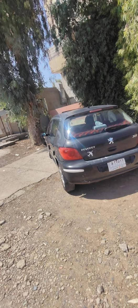 سلام عليكم اخوان بيع فقط
بيجو مديل 2006 
رقمها بغداد باسمي شرط الوكاله والتحويل 
محرك كير شرط 
كير توماتيك 
كابون الجديد باسمي 
صبغ بدون دواخل ٣ قطع فقط 
طخم تاير جديد عليها 
شاشه سستم سماعات بيها 
سياره مرتبه داخلها كلش حلو سياره مال ببت 
مكان السياره موصل شقق الخضراء 
سعرها 48 $ بيها مجال بسيط 
***********
