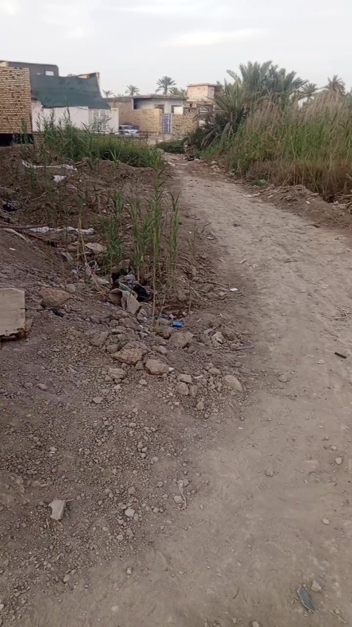 لدينا قطع للبيع زراعي صاحب البستان التفاصيل على هذا الرقم‏‪***********‬‏موجود المساحه 200 متر مربع موجود عندنا 240 متر موقع حلو خدمات موجوده قريبه عليها تبعد عن الحولي مال شارع اخنيطره 200 متر
