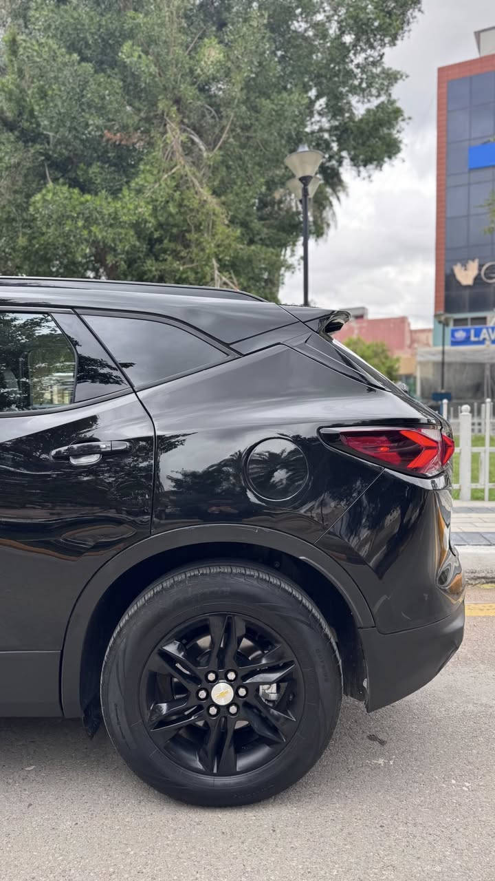 السلام عليكم 
(( بيع او مراوس )) 
بلايزر 2020 موصفات 3LT فول عدا 
البانروما محرك 6 سلندر المرغوب    (( وصور الحادث منشورات)) 
مكان السياره بغداد القادسية
سعر : 175 ورقة وبيها مجال 
للاتصال ***********
