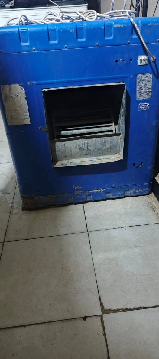 مبرده حديد لبيع سعره 100 اوبيه مجال بسيط ناصريه قرب الحبوبي قرب مدرست العنانيه ***********
