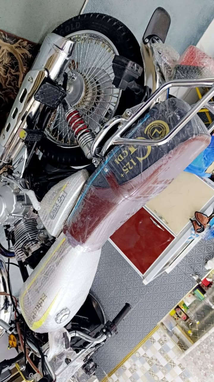 السلام عليكم دراجه لبيع تايكر مويل 2025 المحرك كافله عامه كهربائيات كله شغاله اوراق اصولي وهذن الصور قديمات السعر 650 وبيه مجال الرقم ***********
