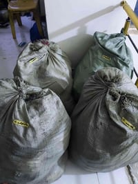 شلعه اكثر من 300قطعه تحتوي مشكل كلشي بيهه يعني بختصار (مكس) سعر 180 وب...