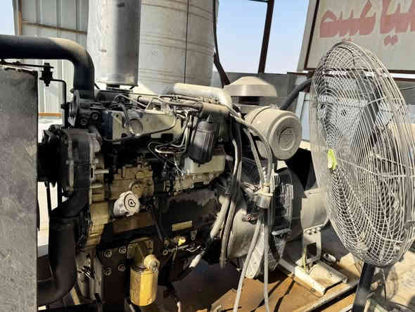 بيركنز ١٠٠ كيفي للبيع جديدة و عليها صيانة دورية ، 
للاستفسار اتصال فقط ***********
