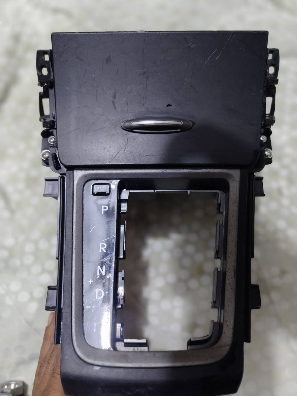 السلام عليكم أغراض للبيع كيا هيونداي لجميع الموديلات يوجد جملة مفرد كوري وارد امريكي تفصيخ العنوان كربلاء اللاستفسار الاتصال بالرقم *********** الرقم الثاني  واتساب 👈👈👈👈*********** يوجد توصيل لجميع المحافظات الأسعار من 15 إلى 5 آلاف دينار 
والتوصيل 5 الاف
