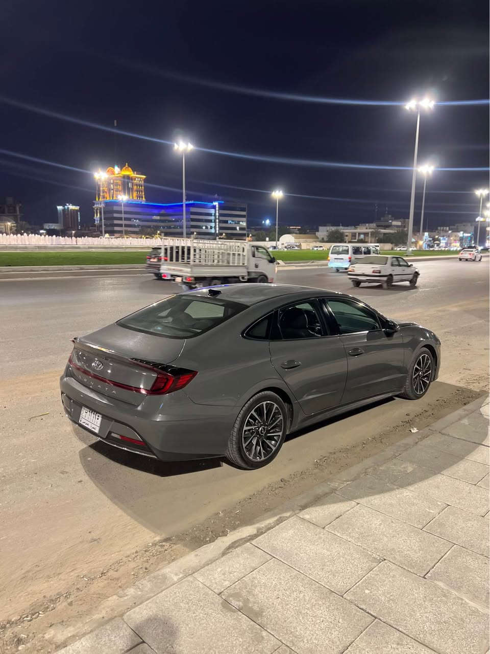 للبيع سوناتا 2023 • كفالة عامة • لون أسمنتي مميّز

سيارة نظيفة ومتعوب عليها، ما بيها ولا ضربة، فقط بيها تقرير غرق خفيف والباقي كله كفالة عامة من الدعامية للدعامية، يعني تمشي وتدعيلي.
السيارة ما تحتاج ولا دينار، ماشية 50 ألف فقط ومستخدمة استخدام راقي.

المواصفات:
 • مكينة 2500 GDI اقتصادية وقوية
 • ويل 170سبورت
 • نقطة عمياء
 • تحديد مسار
 • سايد بريك كهربائي
 • ستيرن كهربائي
 • مواصفات كاملة ما عدا الفتحة
 • رقم معوقين والمعوق موجود
 • وكالة كاملة موجودة
 • اللون أسمنتي مرغوب ومطلوب

السيارة كلش نظيفة ومحد راح يباوع عليها ويتركها، صراحة جاهزة للشراء بدون تفكير.

العنوان: البصرة – أبي الخصيب – حمدان – قرب جسر حمدان
للتواصل: *********** 
السعر 170 وبيها كلش قليل حك الجية ابو الخصيب, البصرة
