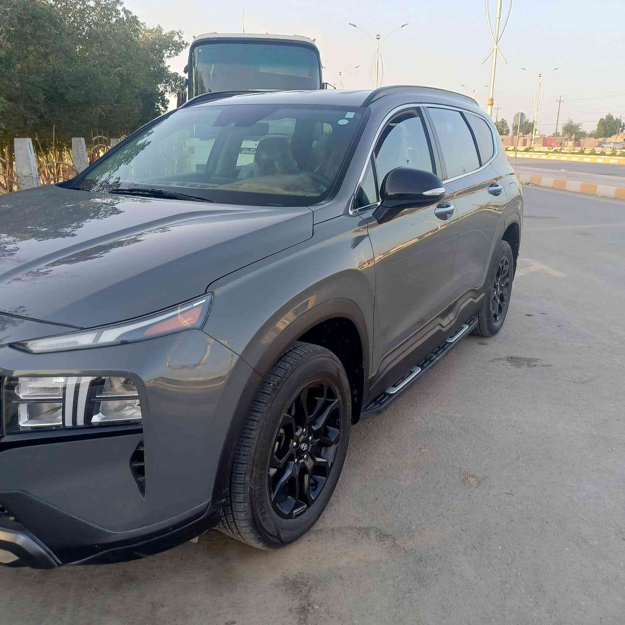 سلام عليكم سنتافيا موديل2023 فئة XRT فول من عده السلايت عداد المسافة 21 الف ميل  رقم ذي قار بأسمي ترقيم جديد وهزه جديده تحويل ثاني يوم  السياره وارد امريكي تقرير تعمل وتسير
السياره مكفوله عدا شخوط بالدعاميه الخلفيه 
بصمة تشغيل وتشغيل عن بعد 
تحكمات ستيرن 
تحتوي خلفيه كامره بتقنية (3D)
كرسي السائق كهرباء 
مجسات ودخول ذكي
⭕️تدفئة وتبريد
⭕️تدفئة بالكراسي الامامية 
فول تحكم ستيرن 
رادارات تحذير التجاوز والخلف
رادار الحفاظ على المسار 
رادارات جانبية وامامية وخلفية 
السيارة ٥ راكب 
اشاير بالمري 
شفتات سبورت بالستيرن 
شاحن جوال لاسلكي 
تبريد امامي وخلفي 
داخل كاربون 
محرك اربعه سلندر ٢٥٠٠ وكير ٨ نمر  ماوس 
شاشة حجم كبير 
كير دكم مع سايد بريد دكمة وشفتات سرعه بالاستير
اوتو هولد جيبي اس
حساسات خلفية وامامية 
السعر220
***********
