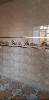 اسطه كاشي وسيراميك وبأسعار مناسبه وشغل درجة اولى.. الارضيه 5000 والجدر...