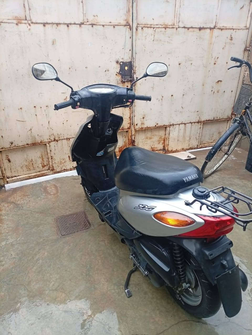 ماطور ياماها ( جوج ) للبيع 
مكينة ما مفتوح على وضع الشركة بالشرط 
كفرات نظيفة ما عدا الصفحة اليسار بيها شوية ضرر بسيط وما مأثر على جمالية الدراجة 
نظام المكينة نوزل 
كهربائيات شغال ما عدا خط الضو الأمامي بي خلل 
بقية الدراجة حيل نظيفة وكاعدة على حسب الأصول 
السعر 300 الف 
الاتصال على هذا الرقم : *********** 
أو مراسلة الحساب

