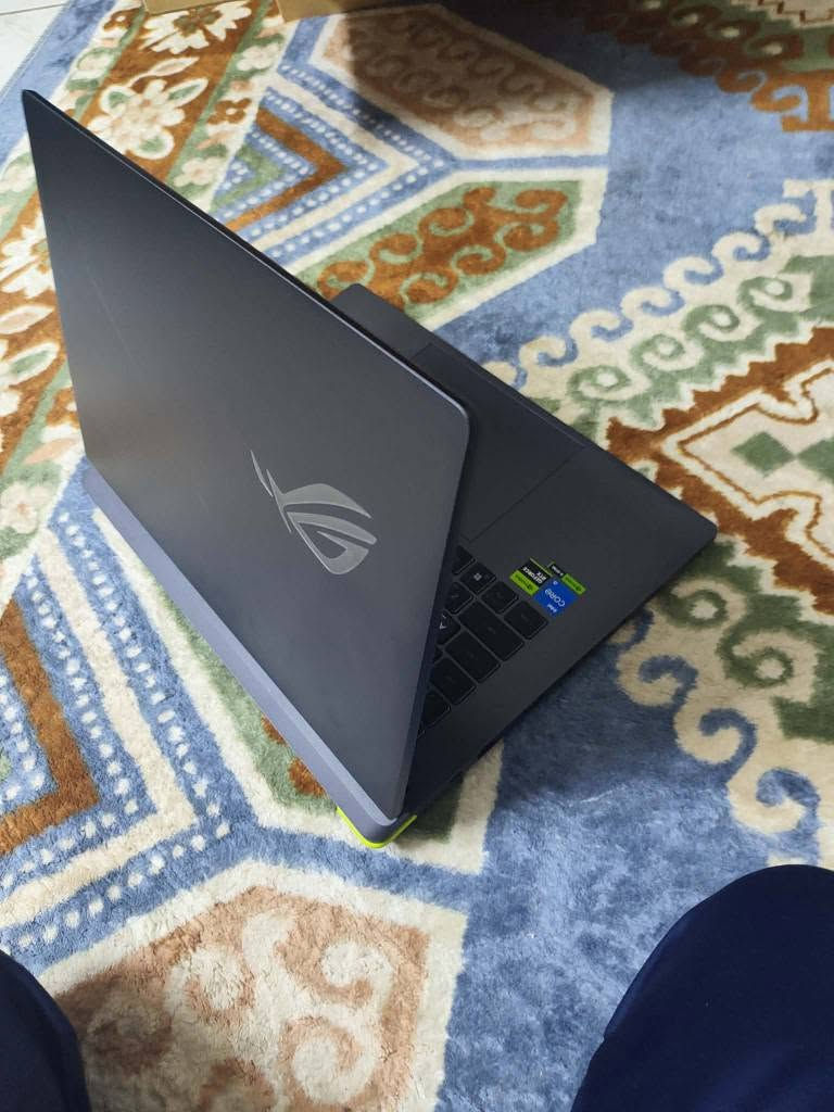 ASUS ROG Strix G16 (2025) للبيع
المواصفات: 
كارت الشاشة:
NVIDIA GeForce RTX 5050 8GB GDDR7, 130W
المعالج:
Intel Core i5-13450HX
دقة الشاشة وحجمها:
16-inch IPS-level WUXGA (1920x1200) 16:10, 165Hz refresh rate, 3ms response time, 100% sRGB.
الرامات:
16-DDR5
التخزين:
1TB PCIe 4.0 NVMe M.2 SSD
الجهاز وكالة بطاريتة 98% كامل ملحقاتة وكارتونتة وحتى البطارية مكفولة من الشخط والتراب بعدها كلش نظيفة وجديده
ملاحظة
الشاشة بيها خط ممتد على شكل + رفيع ديد بكسل 
وياها مبرد 6 مراوح ماركة ORAIMO……وماوس هدية السعر مليون 400 وبيها مجال بسيط 
مكاني بغداد الصليخ بغداد, العراق


**إذا كنت صاحب هذا الإعلان وتريد حذفه لأي سبب، رجاءا أرسل رسالة إلى الدعم الفني**