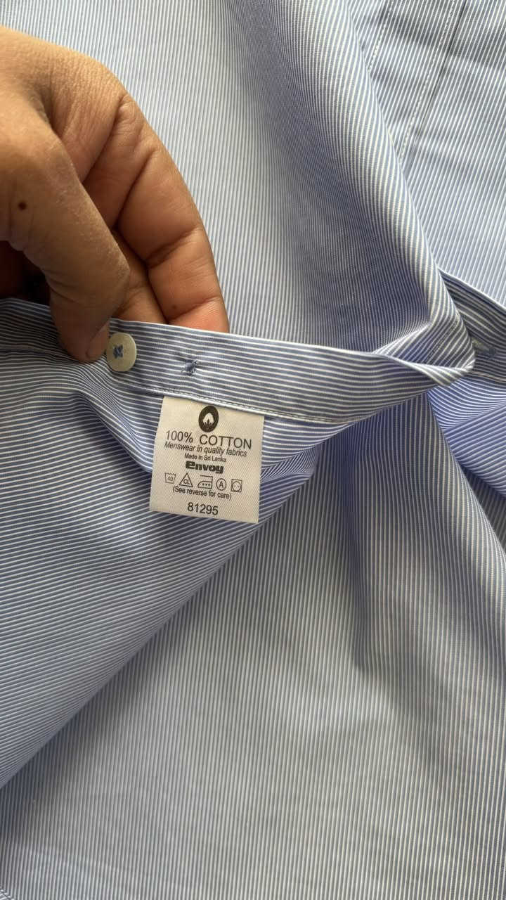 قميص : بريطاني الصنع ( قطن 100%)
قياس :M 
السعر : خاص 👌


**إذا كنت صاحب هذا الإعلان وتريد حذفه لأي سبب، رجاءا أرسل رسالة إلى الدعم الفني**