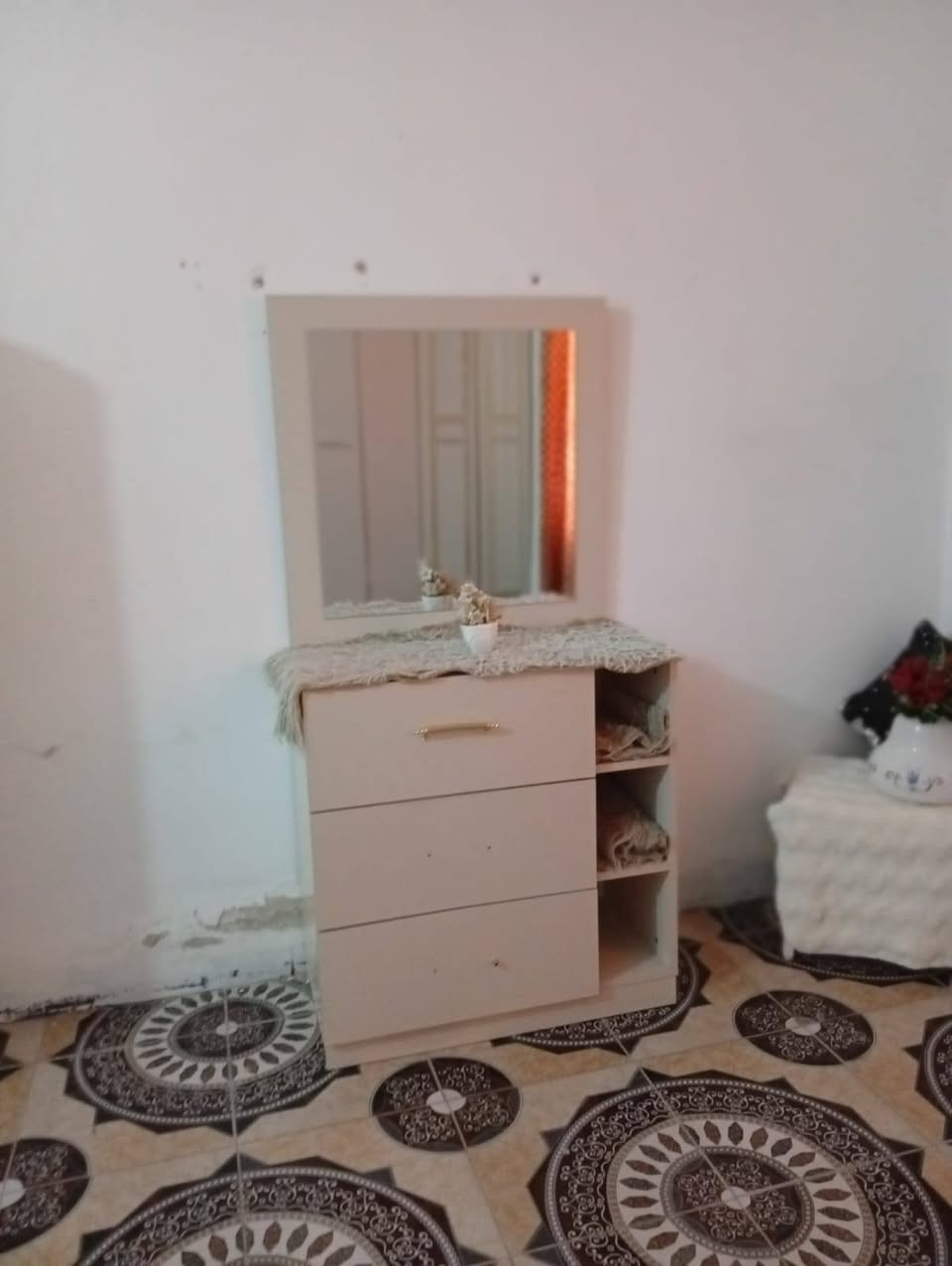 السلام عليكم يوجد غرفت نوم للبيع رقم للتواصل ***********
