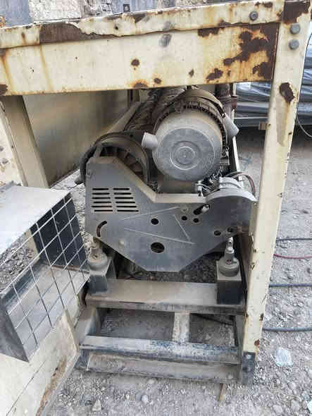 السلام عليكم مولدات عدد 2 واحد بيركنز انكليزي واحد دويز4 بستم المولدات جاهزات الاثنين 30 كيفي. مكانهم رمادي سعر 50 ورقه 
***********
