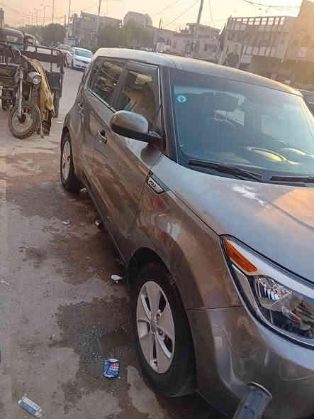كيا صول ٢٠١٦
محرك ١٦٠٠ 
محرك جيدجدا 
ماشيه ٧٢ ألف بيه صبغ بابتين مع هلال الجاملغ الخلفي نفس الصفحه بدون دواخل 
تبريد ثلج وتدفئه 
صدر جيدجدا 
تخم تاير 
سنويه لغايه ٢٠٢٧ بسمي 
السعر ١٠٥ ورقه وبيها مجال 
مكاني بغداد الحريه 
*********** بغداد
