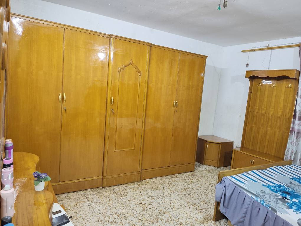 غرفة نوم للبيع تسكام صاج داخل وخارج ضهر جرجوبة مابيها اي ضرر مكاني حلة شارع 80 قرب مدينة ألعاب ارض بابل *********** حلة, بابل
