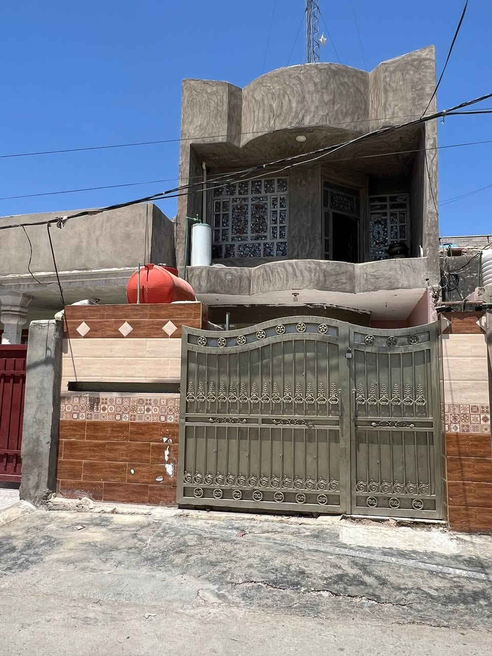 ‏￼بيت للبيع بهرز الدواسر شارع الدفاعي زراعي داخل بلديه خدمات كامله مساحه نزال 18متر و20سانتيم  واجهيه  5 أمتار و20 سانتيم الاتصال على هذا الرقم ***********@إشارة
