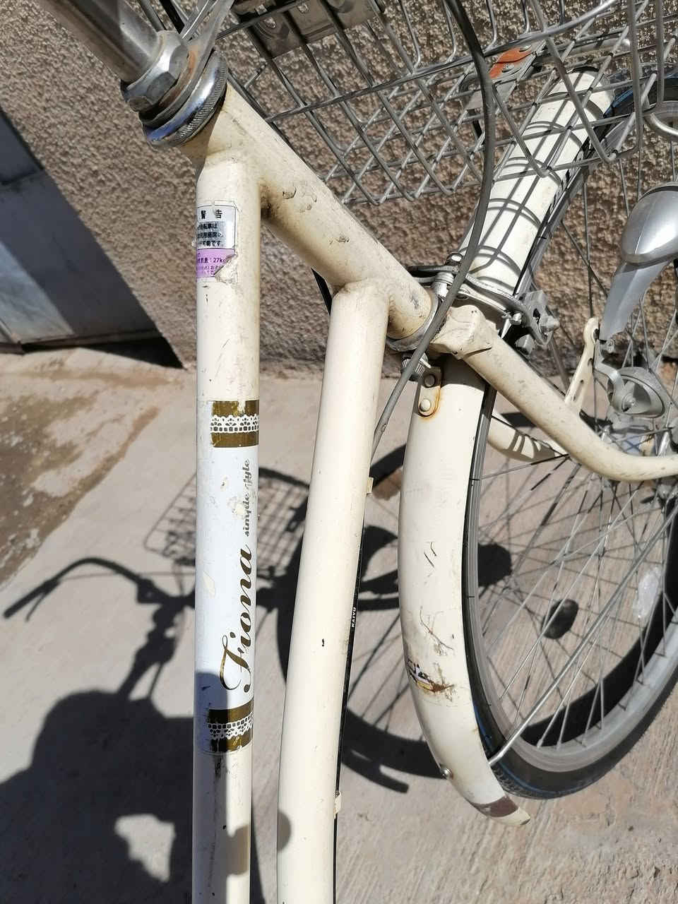 السلام عليكم باسكل للبيع حجم ٢٧ باله اصلي ياباني حساس امامي ثلجي كير ٦نمر قفل + سله بريكات كله شغال باسكل كامل سعر ١٠٠ مكاني الدوره الاثورين ***********
