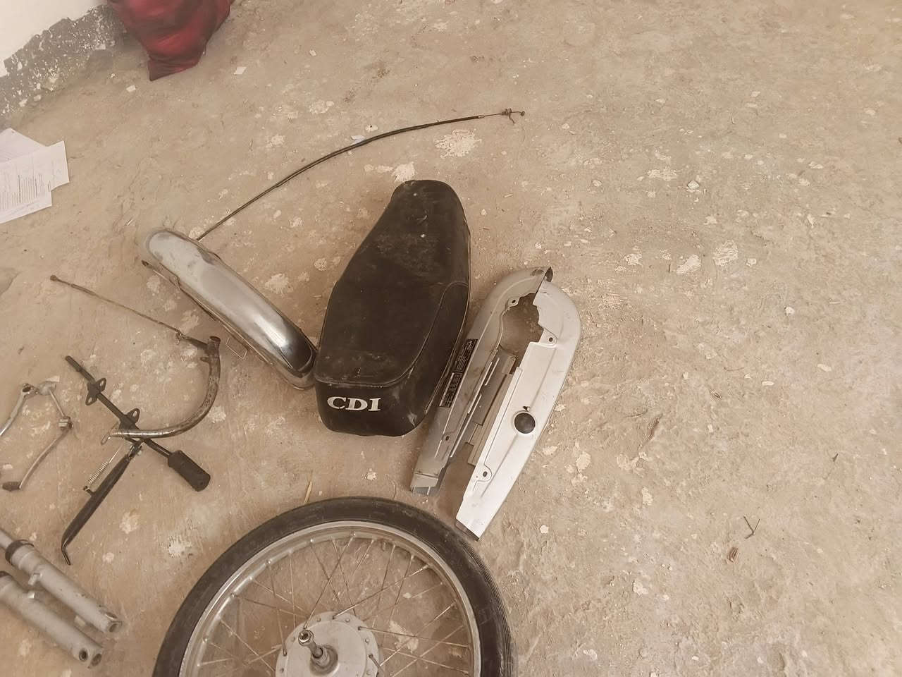 غراض تفصيخ ، كلمن وسعره . أي شي محتاج موجود . تايرات اطار + ويل التاير الخلفي ويل واطار جديد و جزب ايضا جديد دبلات خلفي وامامي كشن CDI الأصلي قاعدة حديد صينية نامة بلاد زلغ مابيها زنجيل الأصفر الأصلي هوه ودشلي صالنصة ام النجمة . شيال محرك هوه وبراغية .
دوسة وسط جسر 
هندر 
دوسة نمر 
اغلبيتهن جدد 

اذا تاخذهن كلهن احسبهن 110 
اذا بدون الكابريتر

الكابريتر جديدة مستخدمها سبوع واحد


**إذا كنت صاحب هذا الإعلان وتريد حذفه لأي سبب، رجاءا أرسل رسالة إلى الدعم الفني**