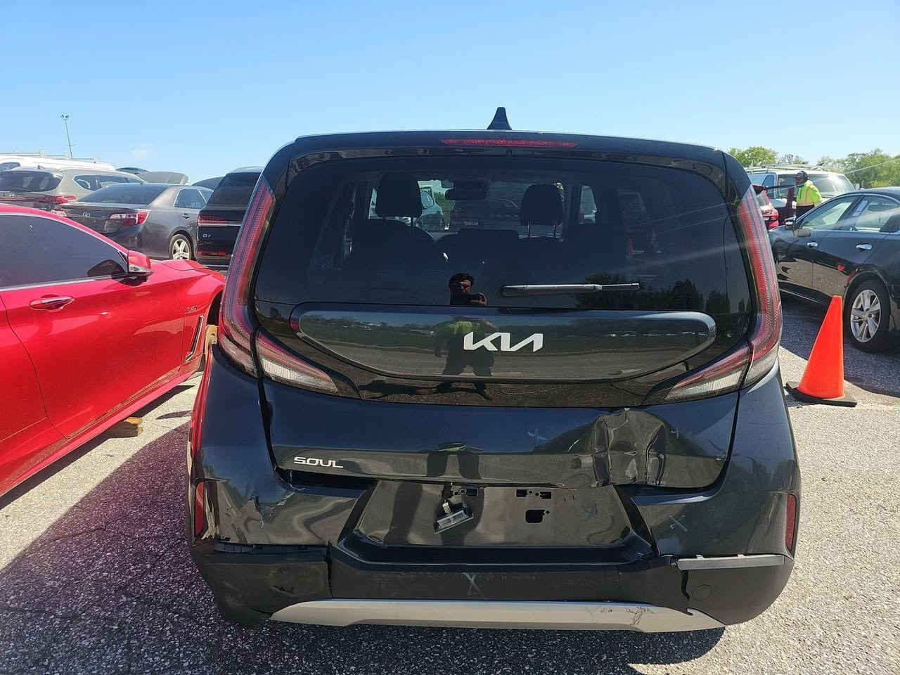 السلام عليكم 
كيا صول 2024 للبيع
  رقم فحص مؤقت
صور الحادث موجوده بالمنشور والباقي كفالة من الصبغ 
مكينة كير كلها مكفوله
 شواصي راديترات كلها سليمة شركة  وشرط الفحص والسونار
ماشيه 28 الف ميل 
مواصفات السيارة رادارات امامي جانبي وخلفي
توقف ذاتي  وقيادة ذاتية وتحديد مسار ونقط عمياء
ويل كب 17 بلادي وكامرة وشاشة كبيرة تدعم كاربلي
داخل رصاصي وفول تحكم ستيرن 
مكينة 2000 دوش 
المكان بابل 
السعر 145 ورقة وبيها مجال بسيط 
الاستفسار أكثر الاتصال على الرقم
 ***********
