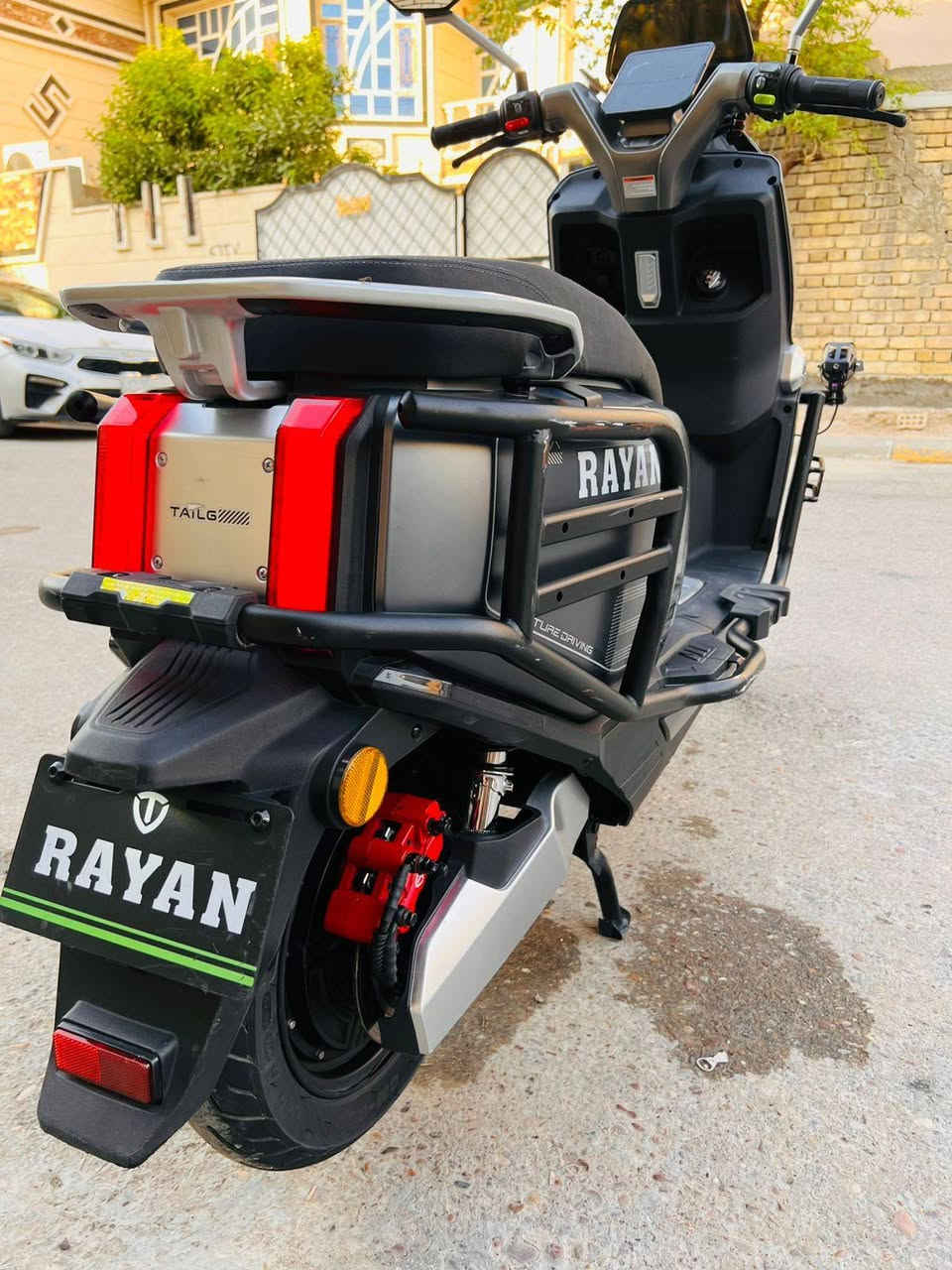 سلام عليكم ورحمه الله وبركاته
دراجه شحن ريان الصاعقه 2025 
ملف 2000 عدد البطاريات 6 كبار 
عداد سرعه 80عدد النمر 3 
بصمتين تشغيل عن بعد قفل ذاتي 
والريان معروف بموصفاته ومتانته 
السعر 1150
مكاني بغداد ***********

