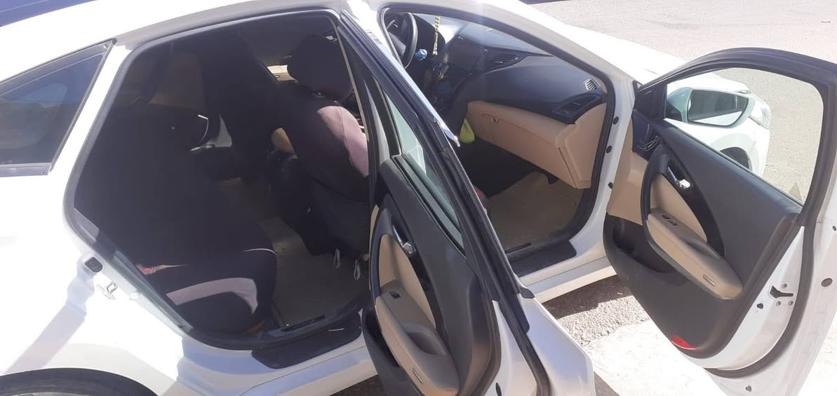 🚗 للبيع أزيرا 2013 خليجي فل كامل 🚗
سيارة مرتبة ونظيفة، فل كامل بجميع المواصفات، استخدام محترم وراحة عالية بالسياقة.
✅ تم تبديل الگازگيت بالمحرك فقط
✅ رش جهة جاملغ جهة  اليسار
✅ مكينة وقير بحالة جيدة
✅ تبريد ممتاز وجاهزة للاستخدام
✅ لا تحتاج أي مصروف
السيارة تستاهل المعاينة، والجاد يتفضل على الخاص أو الاتصال. ***********
الله يبارك لصاحب النصيب. 🤍🚘
