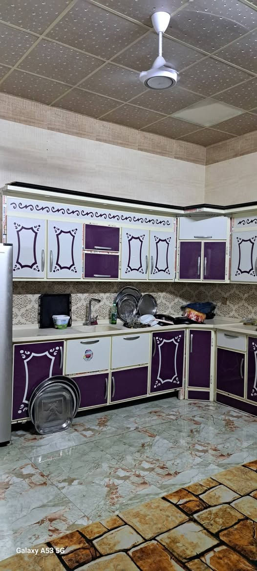 بيت للبيع مساحه ٢٠٠ م طابو صرف بناء جديد طابقين طابوك صب مسلح يحتوي على استقبال كبير وصاله عدد ٢ و٥ غرف نوم ومطبخ وصحيات عنوان كربلاء حي العامل اليرموك الأولى    قرب مركز الصحي أي استفسار اتصل *********** نستقبل جميع العروض في انحاء كربلاء  سعره ٣٢٠بي مجال
