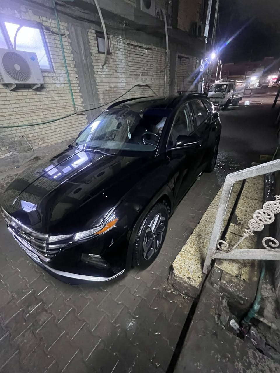 السلام عليكم 
توسان موديل (2022)

السياره حلوه وجاهزه 
المواصفات 
بانوراما 
تشغيل عن بعد 
رادارات 
ماشيه 55
السياره فول 

 هواي مواصفات بعد بيهة 
هايبرد 
وراد امريكي 
حادث مو قوي 
العنوان النجف 
رقم التواصل (***********)
السعر 180
