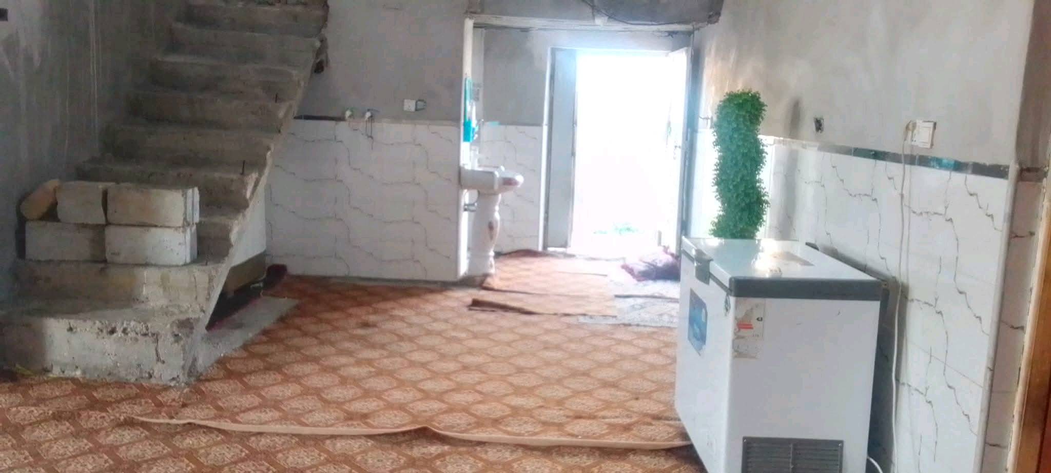 السلام عليكم بيت زراعي بالوركاء بمركز القضاء بحي الزهراء مساحتة 300 السعر تعال خاص وبي طابق ثاني كامل منها الوجهيه+ السعر ب 60 وبيها مجال اطيحلك