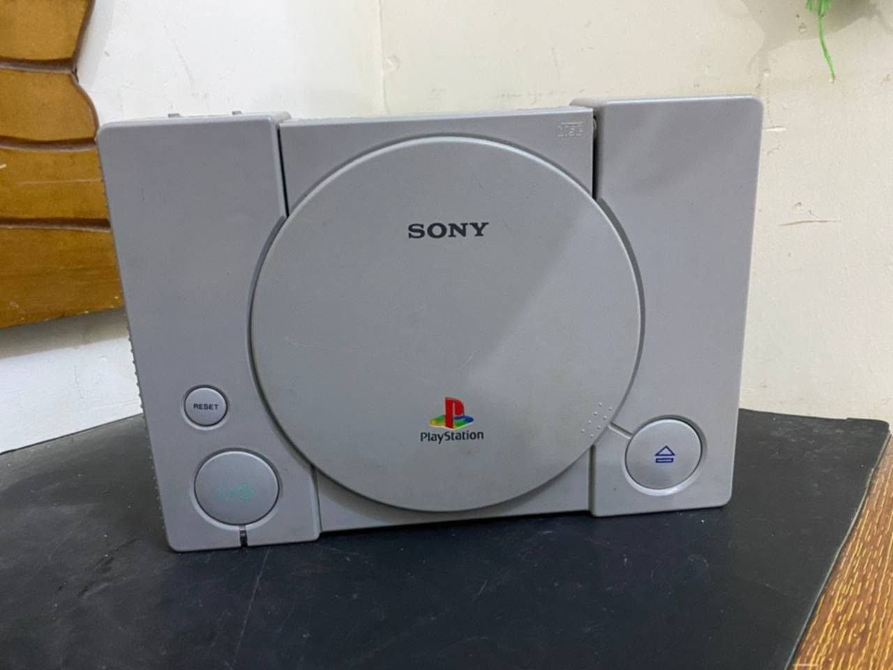 Ps1 
الجهاز بدون ملحقات 
فاحصه وشغال ما بيه مشاكل 

سعر 20 الف 
موجود توصيل


**إذا كنت صاحب هذا الإعلان وتريد حذفه لأي سبب، رجاءا أرسل رسالة إلى الدعم الفني**