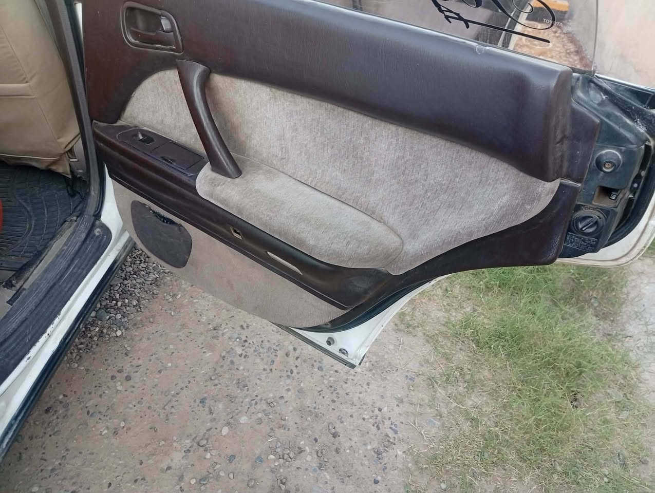 السلام عليكم بطة مسجلة رقم كركوك رقم جديد سنوية ال30 شرط التحويل كير محرك2500 شرط كهربائيات كلها شغالة مكفولة من الگص مكان السيارة الشرقاط البيع نقد او مراوس بكية حمل السعر 40 
 رقم الهاتف ***********
