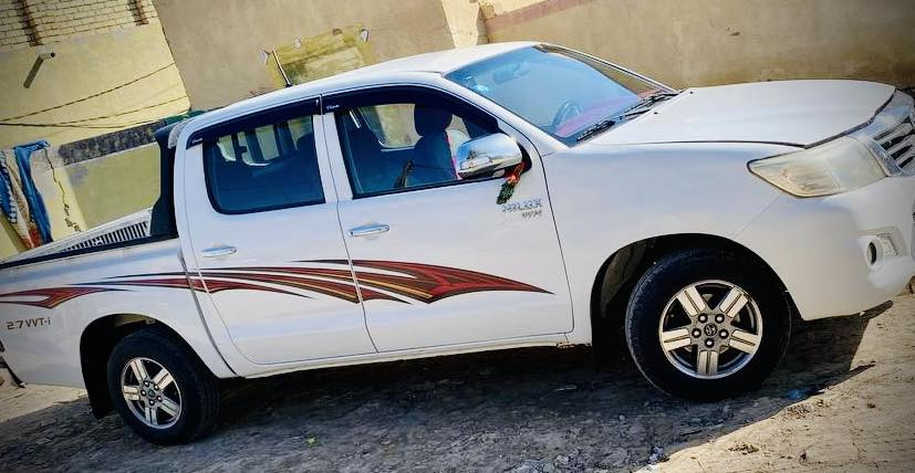 السلام عليكم …
للبيع والمراوس توتوتا هايلوكس موديل 2014 اوتماتيك رقم بغداد شاصي 12 السياره جديده ومكفوله من كلشي عدا شبرين صبغ موضحات في الصوره مشايه 247 الف للستفسار الاتصال ع الرقم ***********
