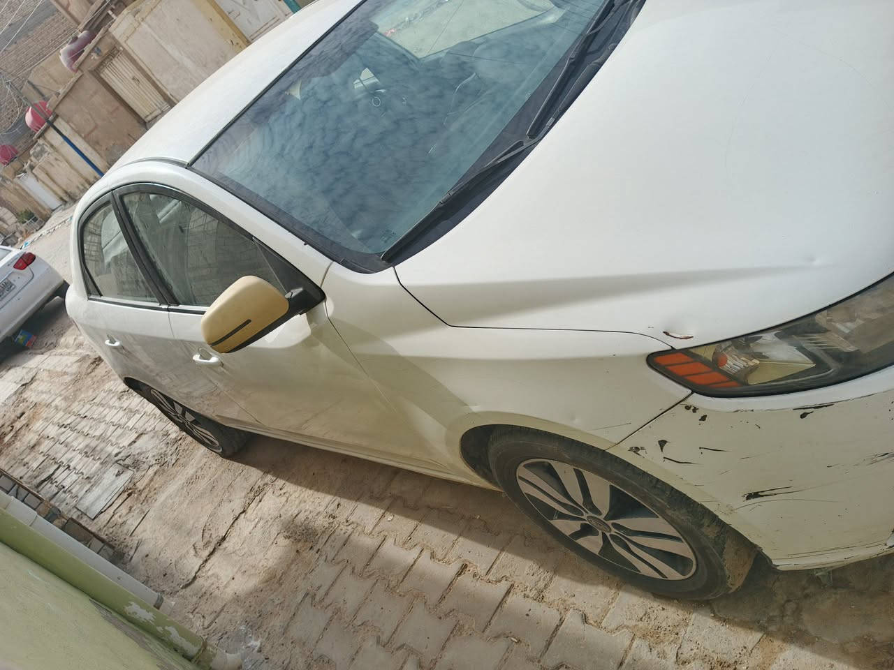 السلام عليكم سيراتو ٢٠١٣ مكفوله من الحادث فقط صبغ قليل مكينه ١٦٠٠ المرغوب المالك متوفي وعندة وكيل يسوي وكاله السعر ٧٥ عنواني نجف و بكربلاء للستفسار ***********
